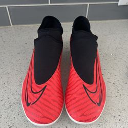 Youth Size 7  Soccer Cleat , Turf Size 6