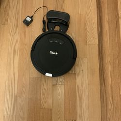 Shark ION Robotic Vacuum Cleaner, Black in color, great condition
