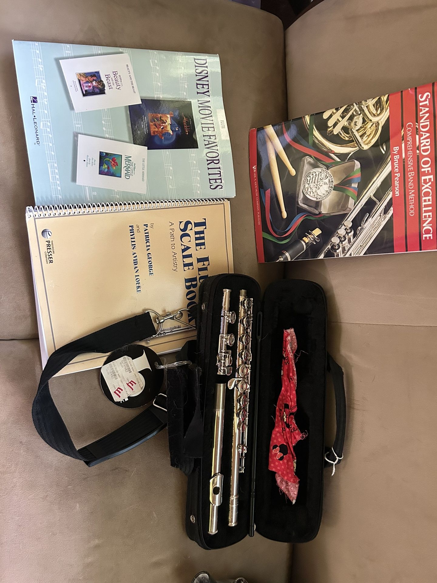 Bundy Flute W/cleaner Kits And Music Books