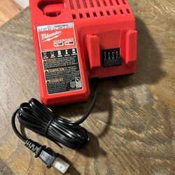 Milwaukee M18 M12charger