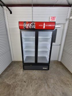 True GDM-43 Commercial Cooler Double Glass Door Reach In Display Refrigerator / Merchandiser Fridge