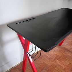 Black lazzo gaming desk
