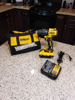 Harlingen  Texas..  New  DeWalt 1/2 inch Atomic Hammer Drill