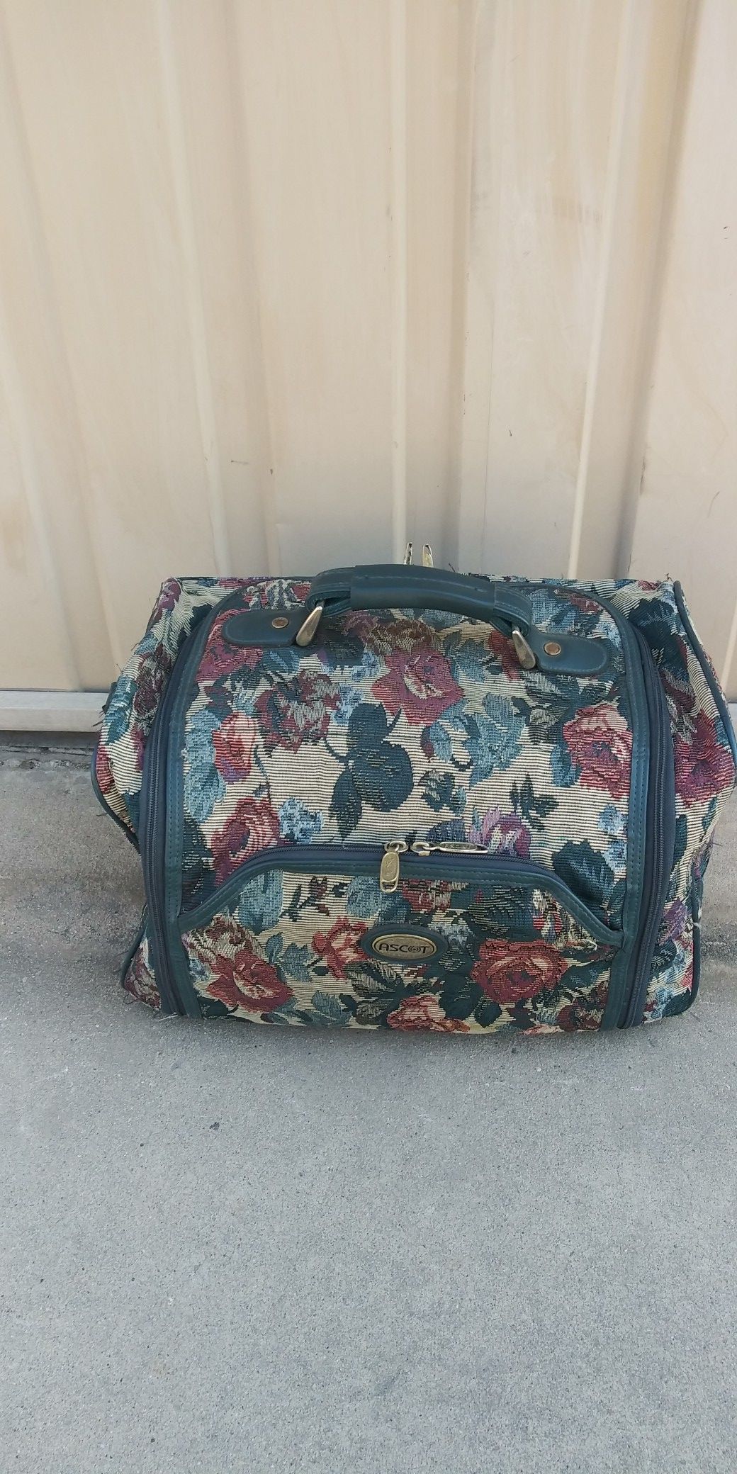 Vintage tapestry tote$5