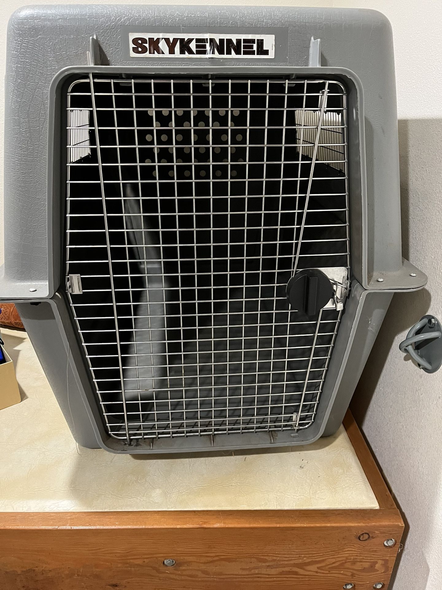 Large Dog Crate-Petmate Sky Kennel