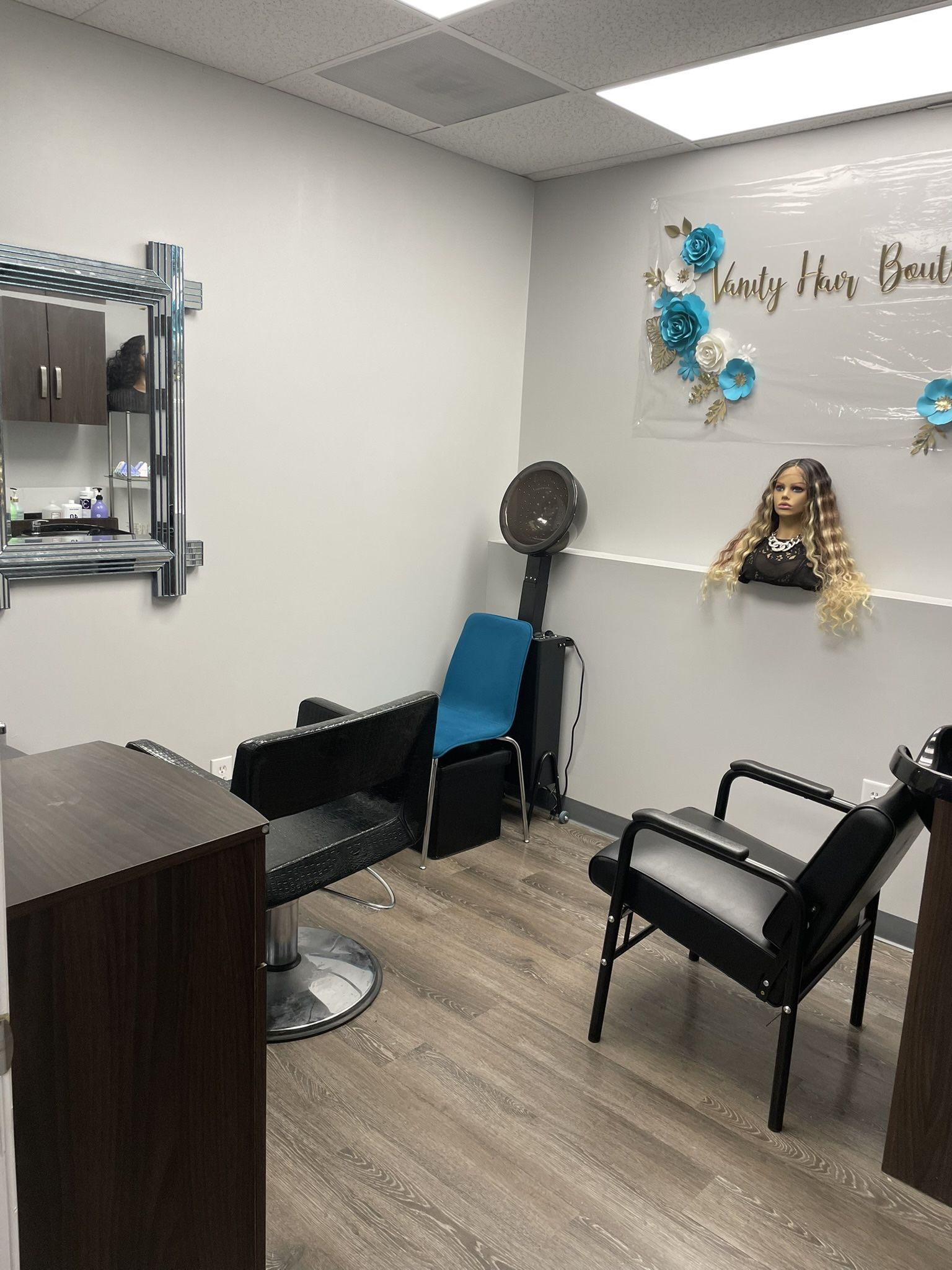 Salon Suite