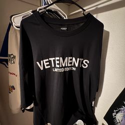 VETEMENTS Limited Edition 2XL Tee