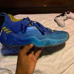 Basketball Shoes (Donovan Mitchell) 