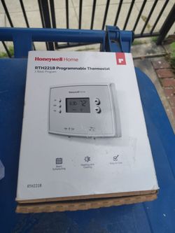 Honeywell Home
1-Week Programmable Thermostat with Digital Display