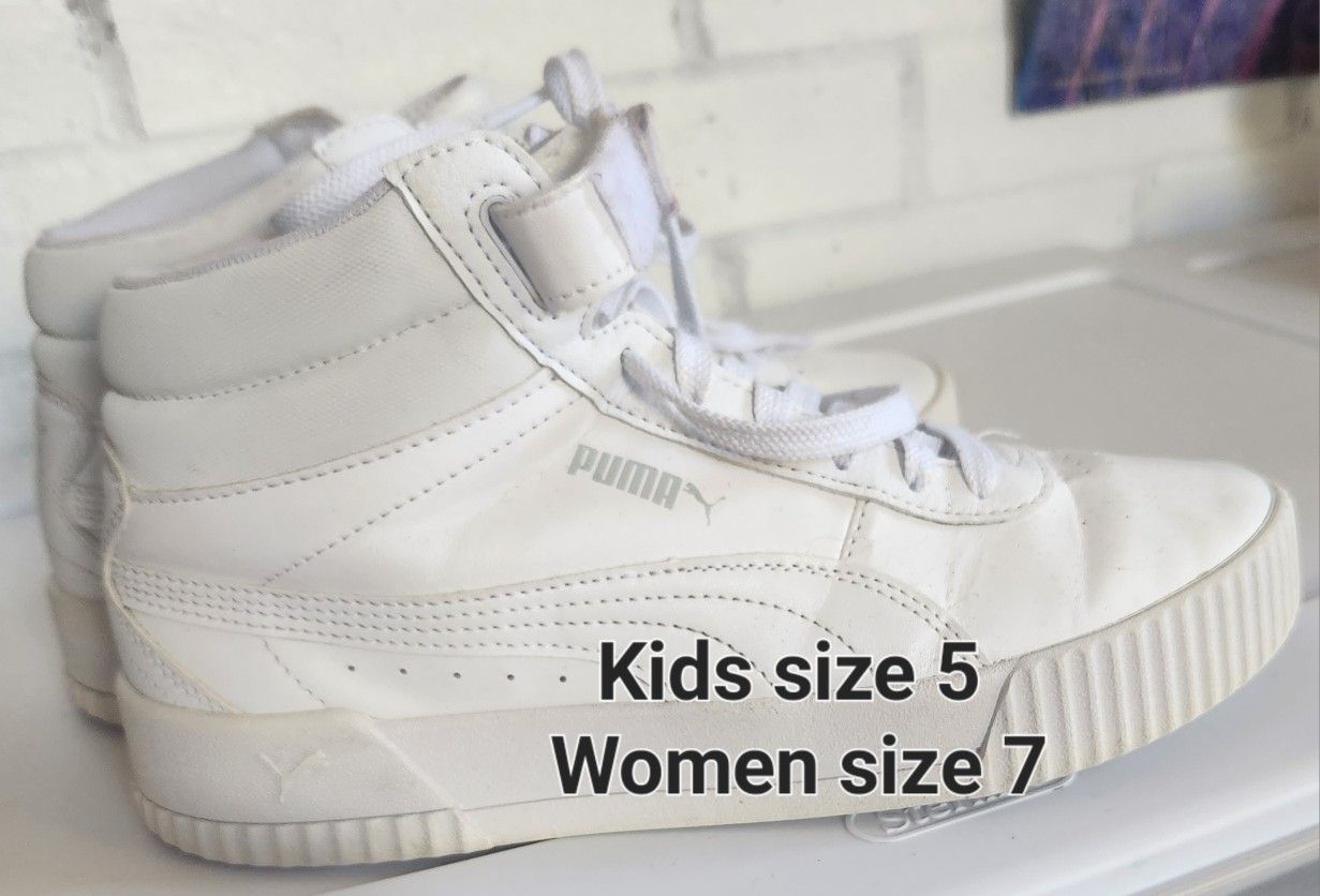 Kids Size 5 /Women's Size 7