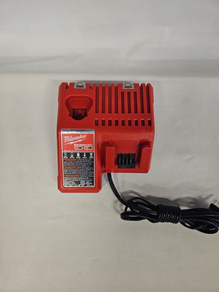 Milwaukee M12/M18 Dual Battery Charger 813230-13