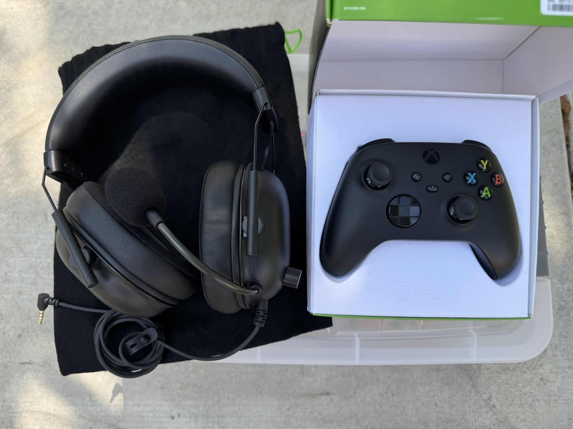 Xbox Series X/S Controller & Razer Headset !