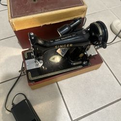 Vintage Antique Singer Machine Sewing Machine w/ Case, Pedal ek608734