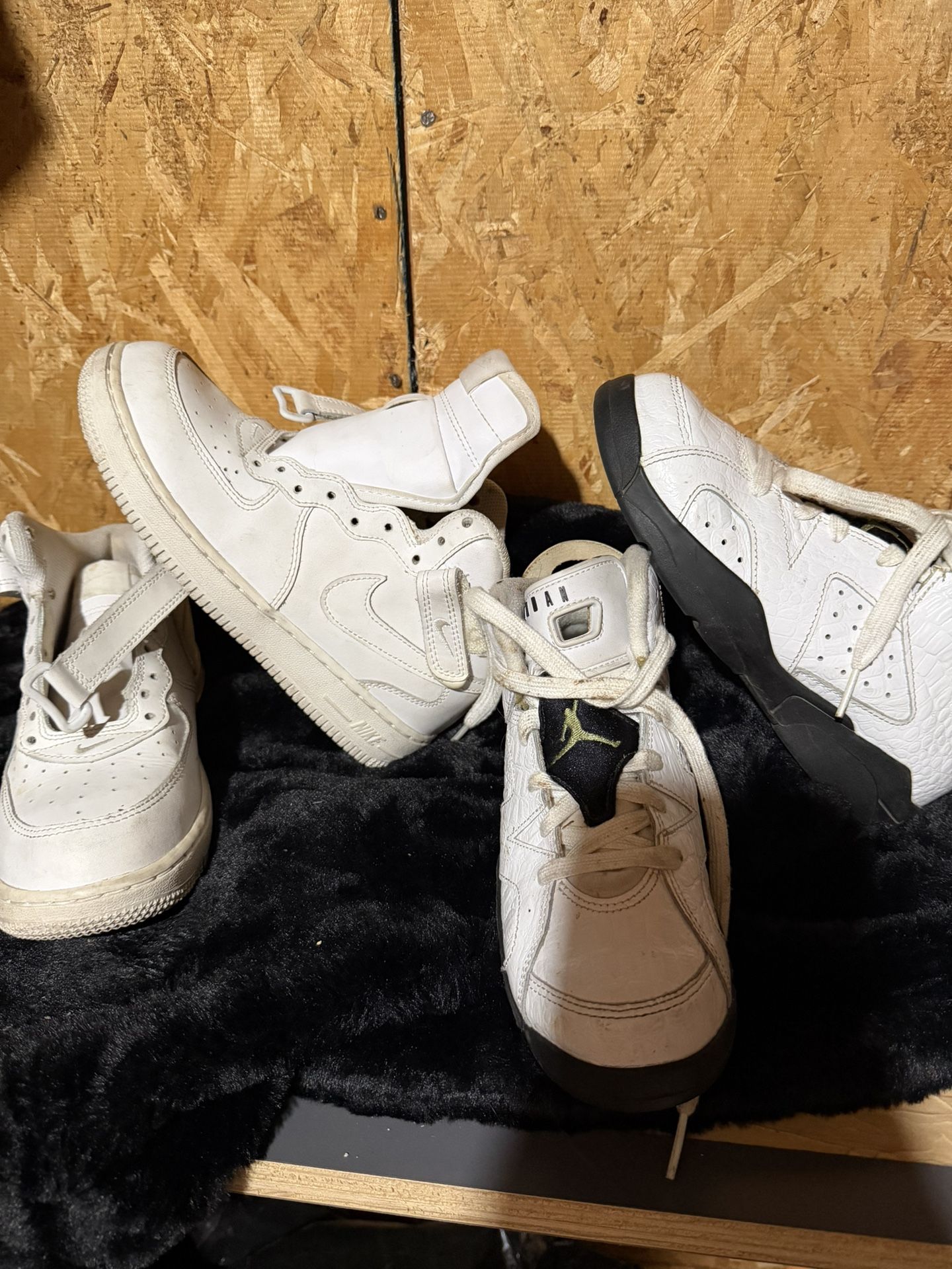 Tenis Sizes 2.5 Y 3 En Muy Buenas Condiciones.