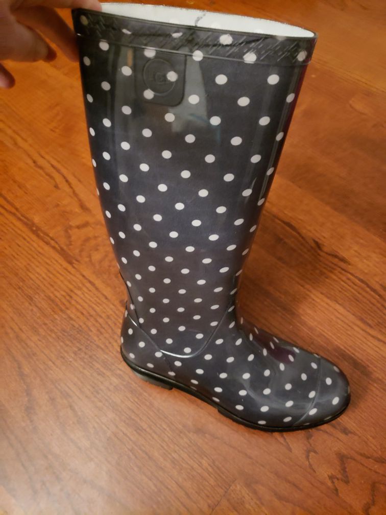 Size 6 women's Ugg rain boots