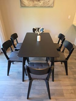 Black Wooden Table and 6 chairs with padding