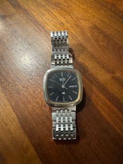 Vintage Seiko Watch, hand moving but does not advance