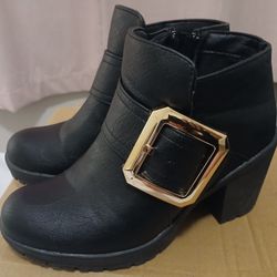 Black Ankle Boots (Size 5) Worn Once Like New $14 Pick up Mckinney 