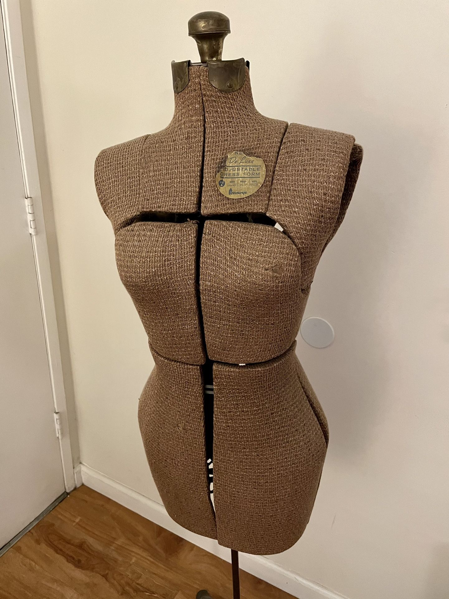 Vintage De Luxe Penneys Adjustable Sewing Dress Form Mannequin for Sale in Los Angeles, CA - OfferUp Vintage De Luxe Penneys Adjustable Sewing Dress Form Mannequin for Sale in Los Angeles, CA - OfferUp