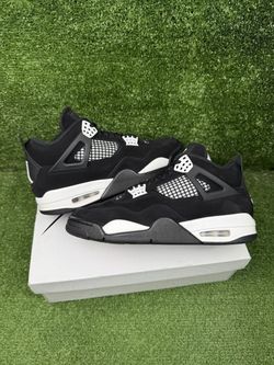 Air Jordan 4 Black and White