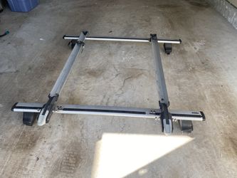Thule roof bike rack with two locking trays 