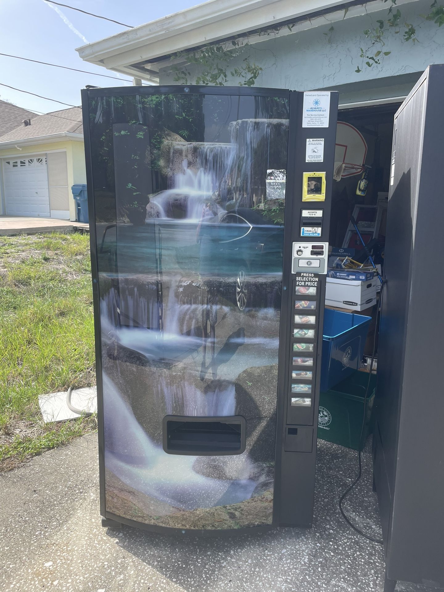 Dixie Narco 501e vending machine