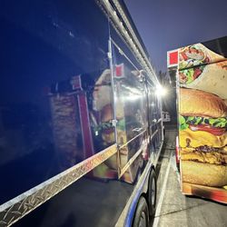 Food Trailer 