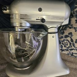Kitchen Aid 5 QT Stand Mixer