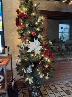 4ft Prelit Christmas Tree With Ornaments