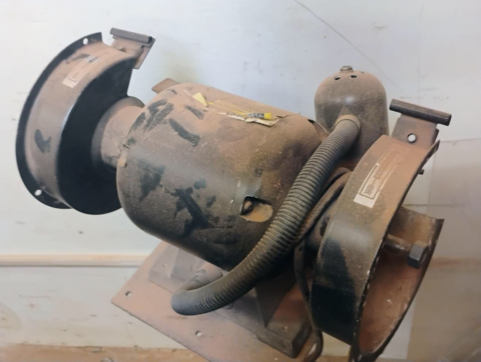 Pedestal Grinder With A Light