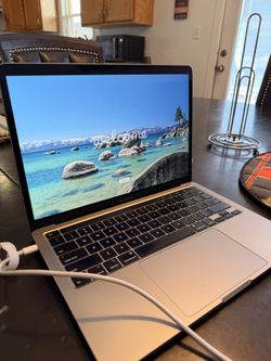 MacBook (Touchbar)