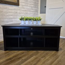 Tv Stand / 48"W Flat Panel Corner Tv Console