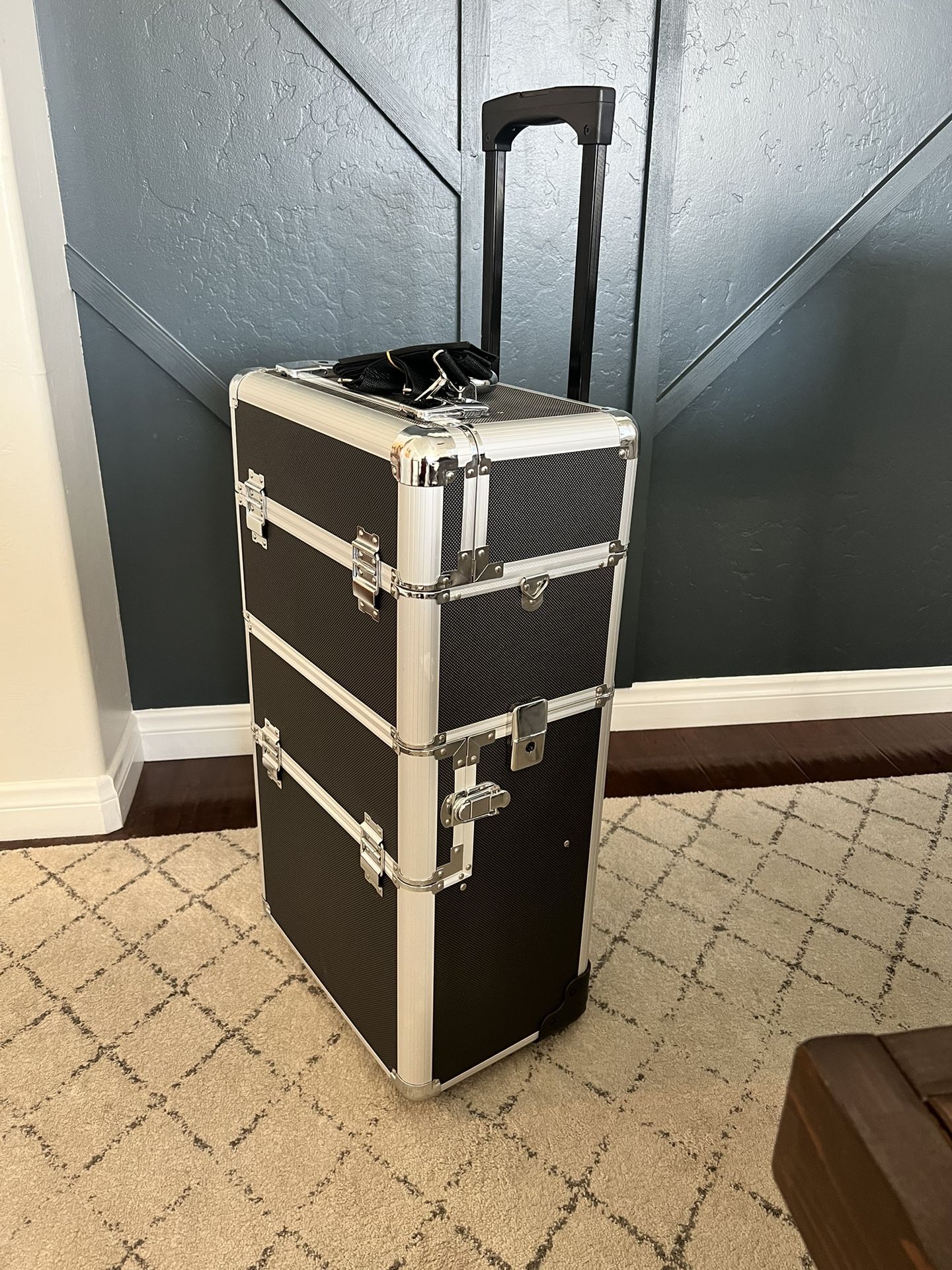 Rolling Makeup Hair Or Makeup Case