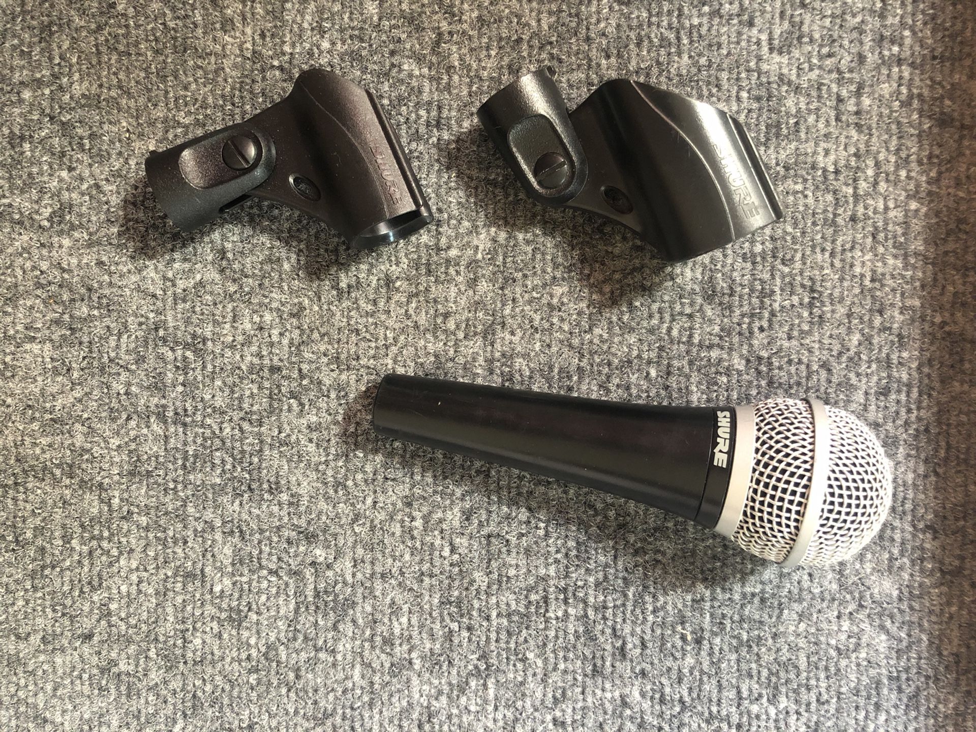 Shure microphone PG58 with clips