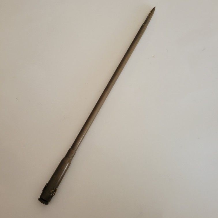 Vintage US Army Trench Art Officer's Swagger Pointer Bullet tip.
Pre-owned, good shape, please see photos for details.
It is 18.5" long, weight 11oz
