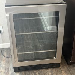 Hisense 23.4-in W 164 -Can Capacity Stainless steel