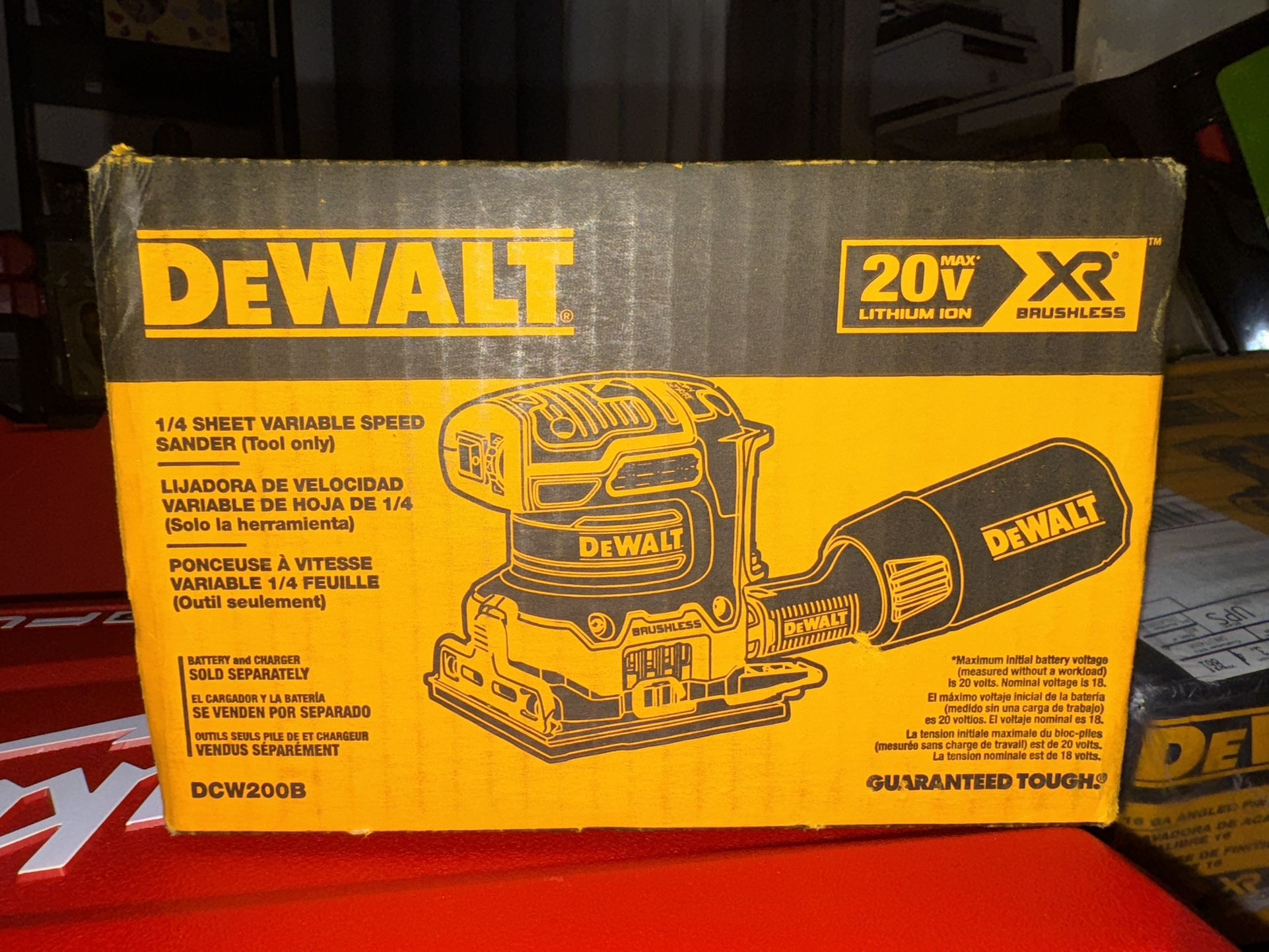 DEWALT 20V Max XR Sander