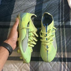 Puma ultra soccer cleats