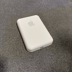 Apple Mag Safe Portable Charger 