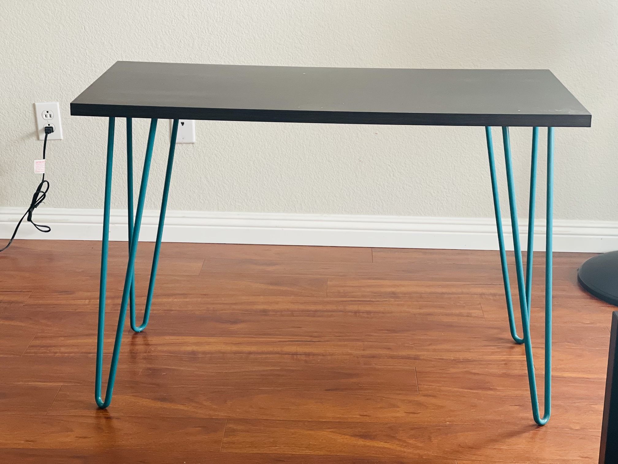 SLEEK DESK