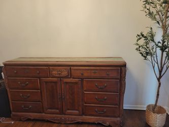 Hardwood 6-Piece Bedroom Set