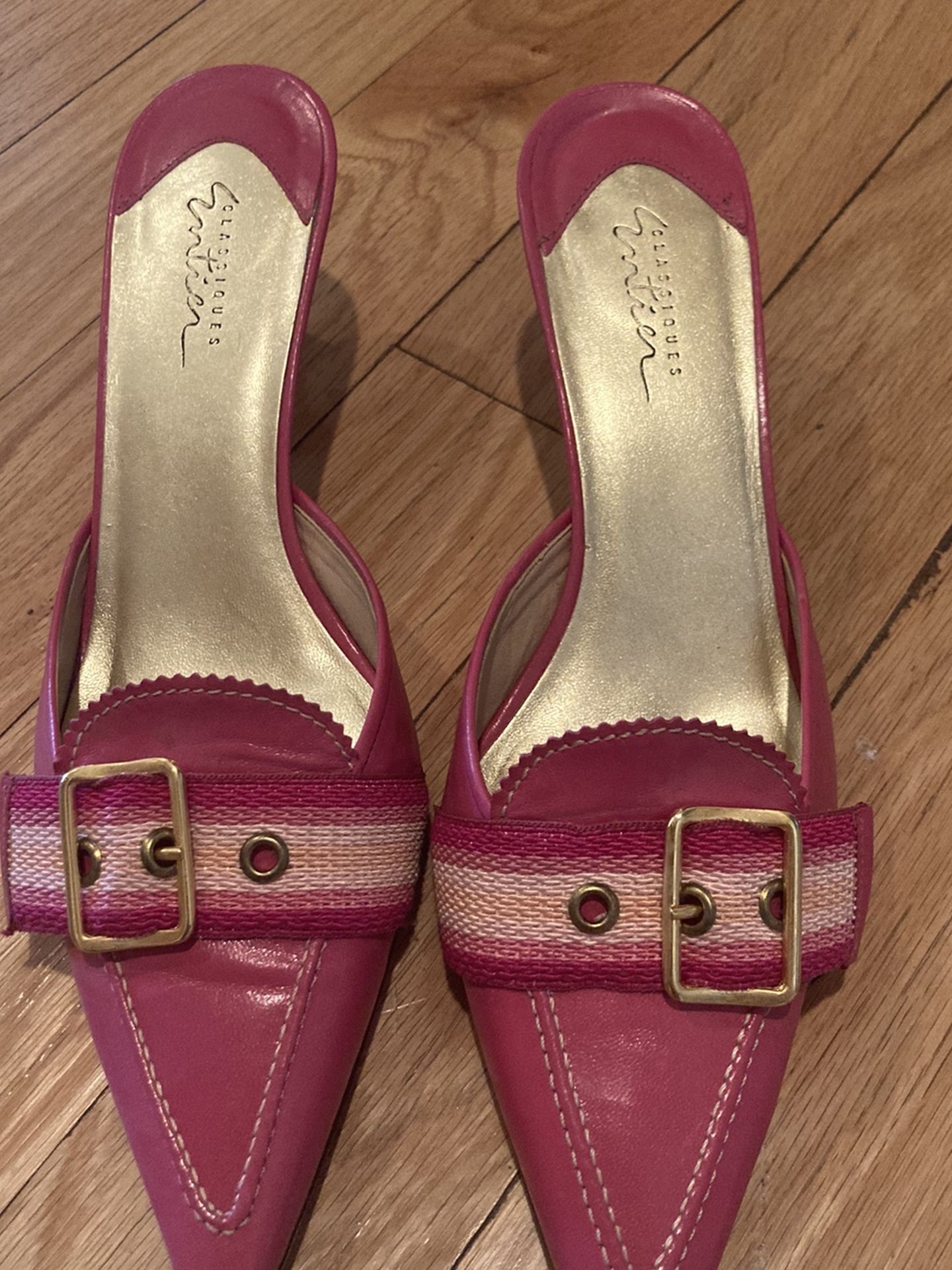 Size 9 pink preppy slide heels 