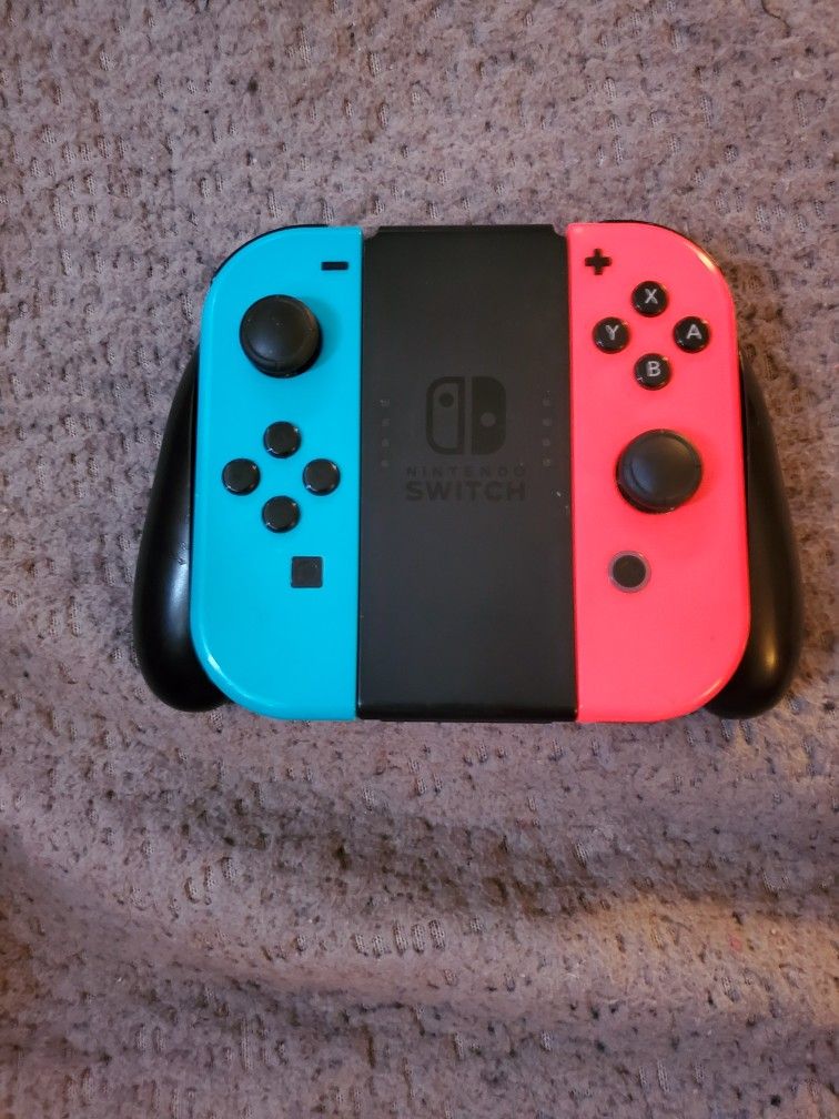 Nintendo Switch Joycons With Grip