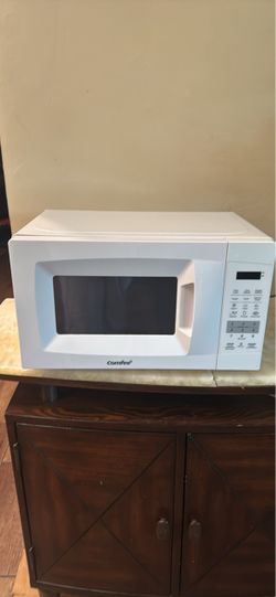 Comfee White Countertop Microwave