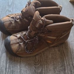 Keen Women Hicking Shoes Size 10