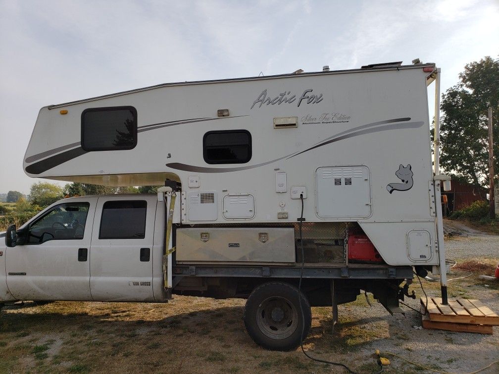2005 Artic fox 990