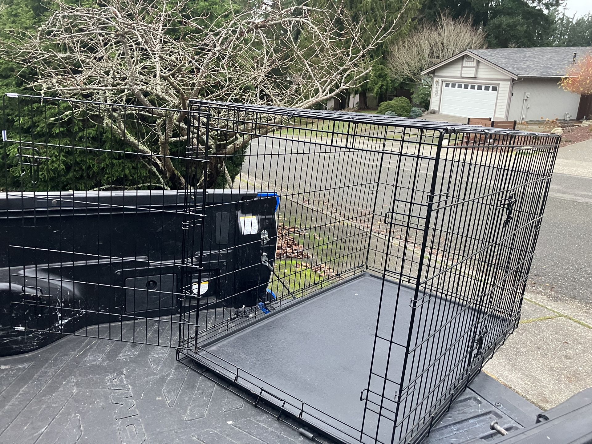 XXL Large Dog Kennel Crate Collapsible Like New 48”L by 30”W by 32” H