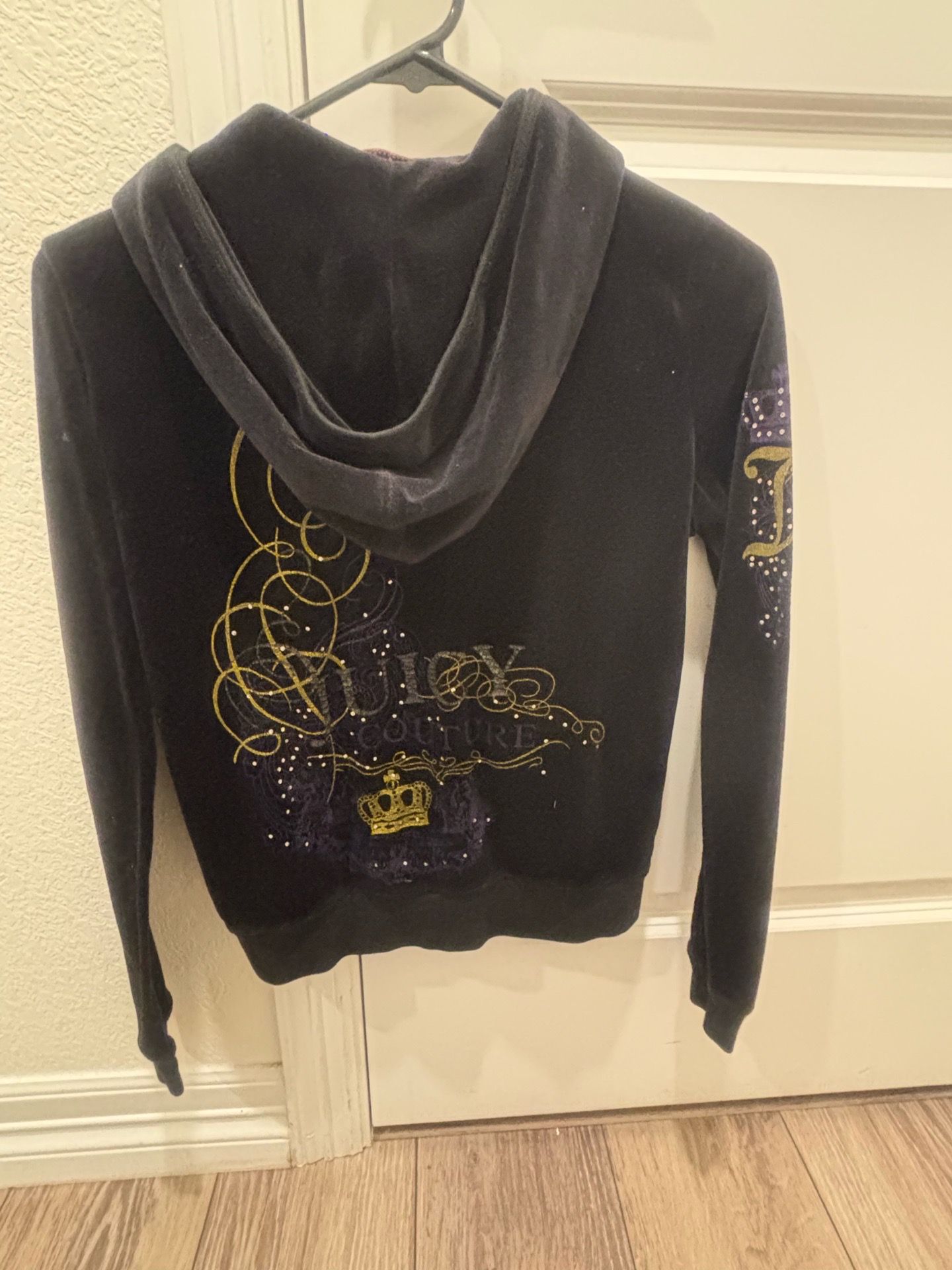 4 small women hoodies