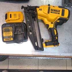 DeWalt DCN660 With Battery, Charger And Case 