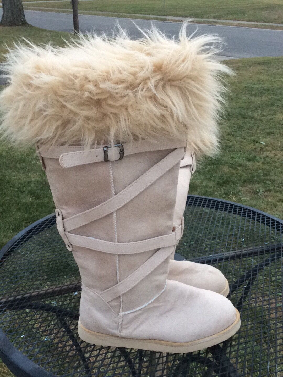 Old navy faux fur trimmed boots. Size 8. Never worn